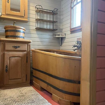 Roulotte En Bois Sud France Guest House Le Soler Екстериор снимка