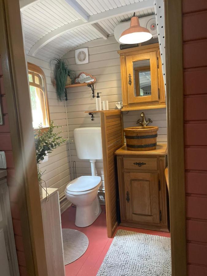 Roulotte En Bois Sud France Guest House Le Soler Екстериор снимка