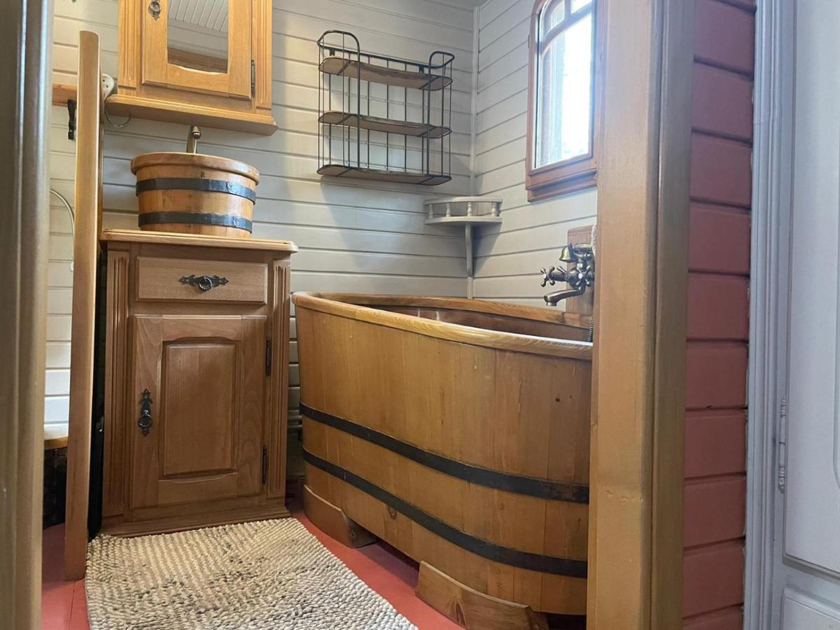 Roulotte En Bois Sud France Guest House Le Soler Екстериор снимка
