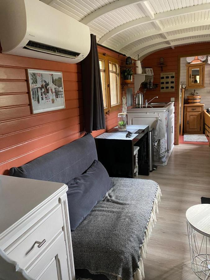 Roulotte En Bois Sud France Guest House Le Soler Екстериор снимка