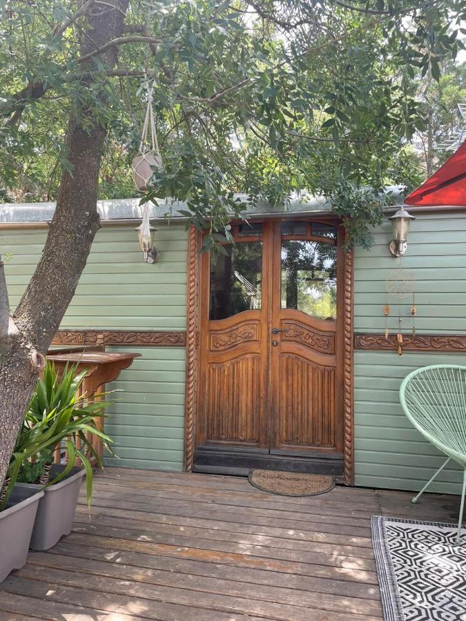 Roulotte En Bois Sud France Guest House Le Soler Екстериор снимка