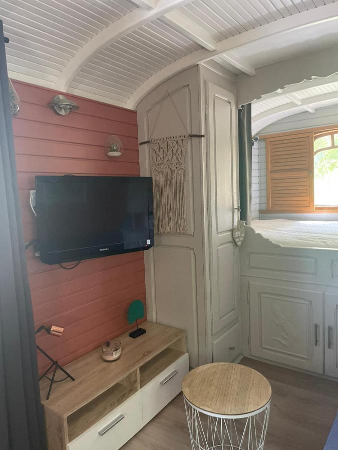 Roulotte En Bois Sud France Guest House Le Soler Екстериор снимка
