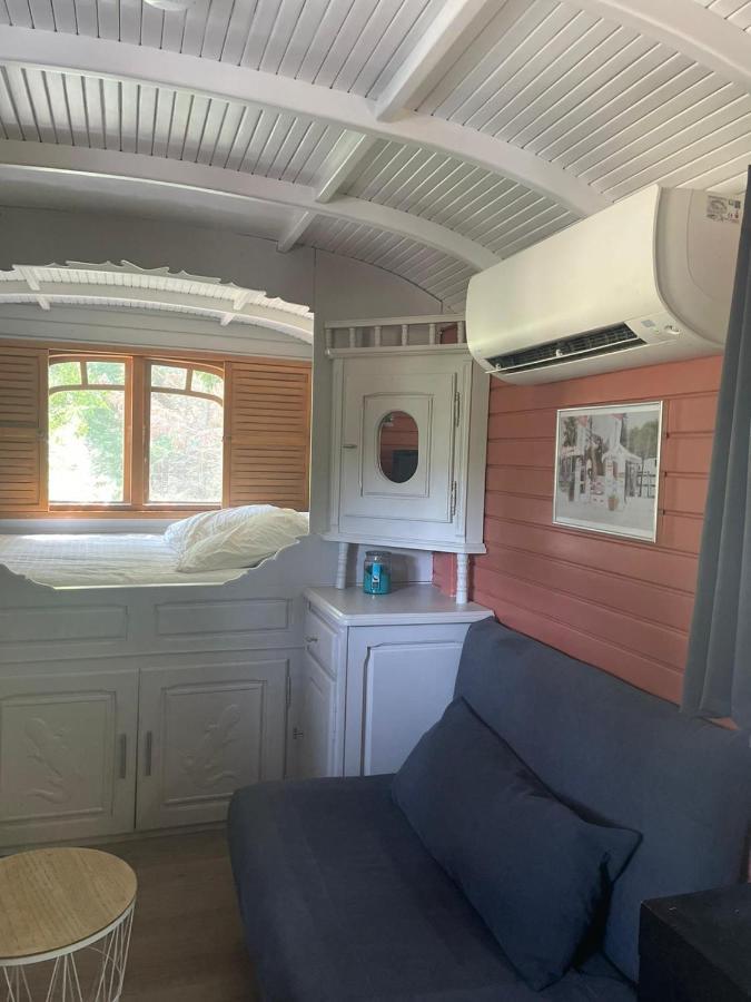 Roulotte En Bois Sud France Guest House Le Soler Екстериор снимка